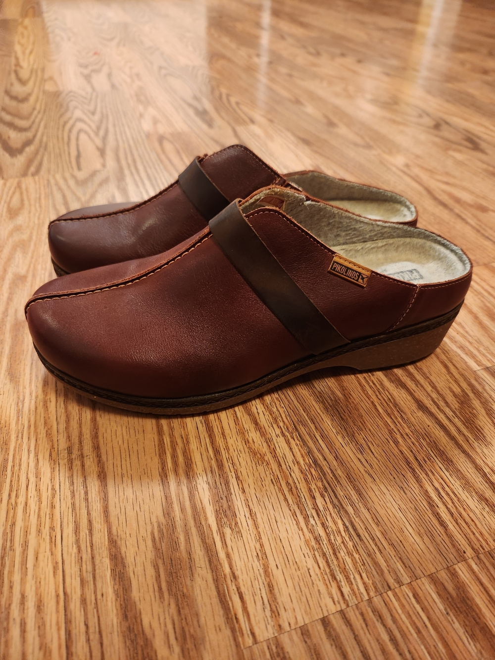 Pikolinos Granada Women's Leather Clog Mule